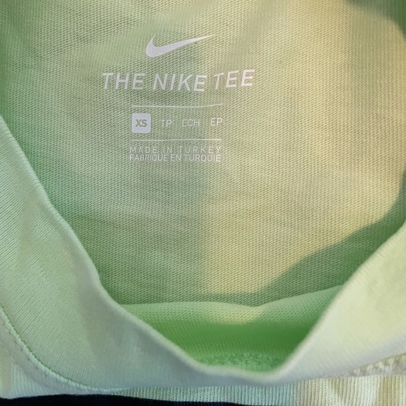 Nike Sportswear women’s tshirt loose fit - Picture 10 of 14